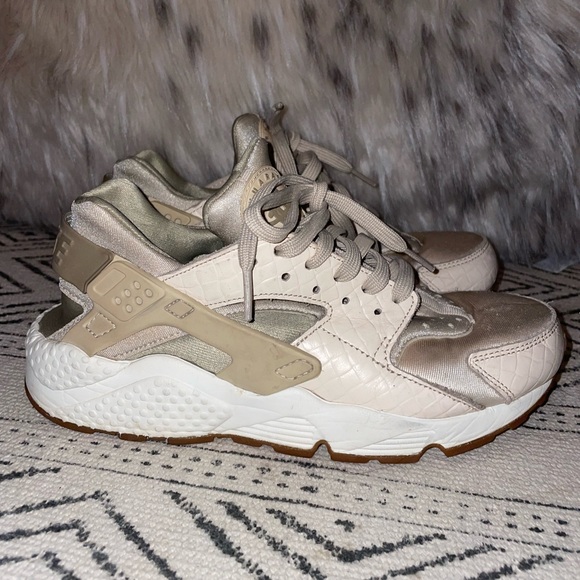 Nike Shoes - Air Huarache Nike sneaker